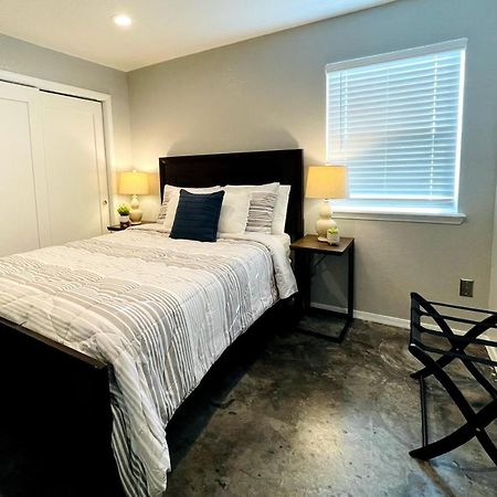 Evie'S Campus-Close 2 Bedroom Luxury オクラホマシティ エクステリア 写真
