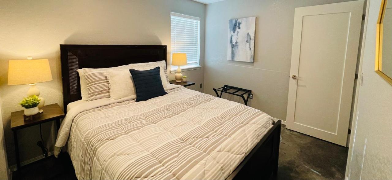 Evie'S Campus-Close 2 Bedroom Luxury オクラホマシティ エクステリア 写真